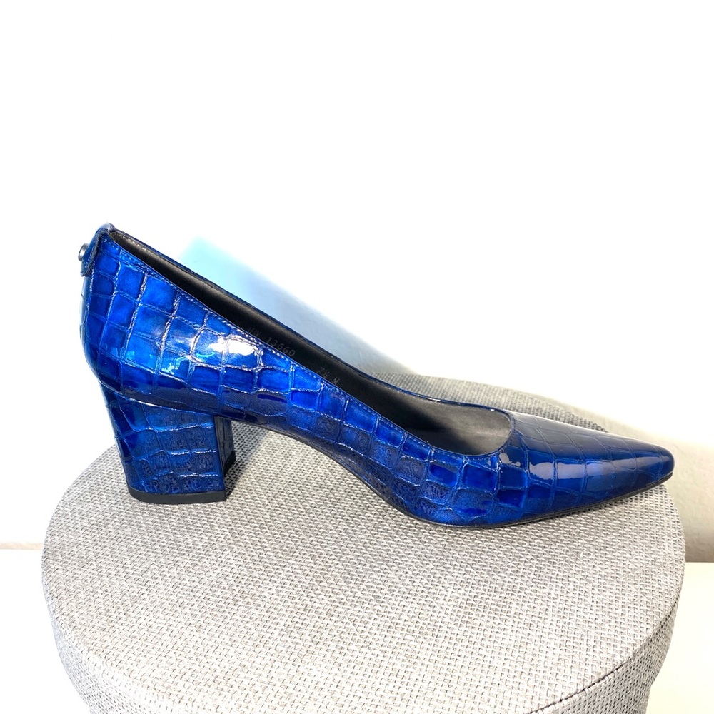 Nwob Stuart Weitzman Croc Embossed Block Heel Pump - image 3